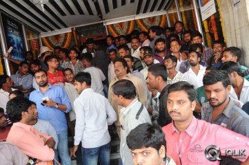 Yevadu Hungama at Sandhya Theatre